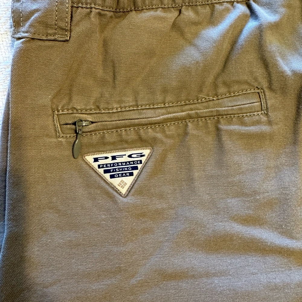 Columbia Men's Tan Cargo Shorts - Picture 5 of 8